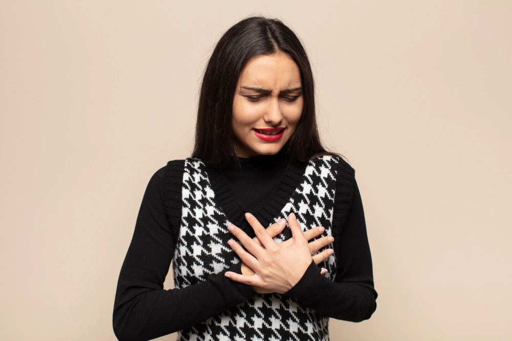 نغزات الصدر المفاجئة..متى تكون خطيرة؟