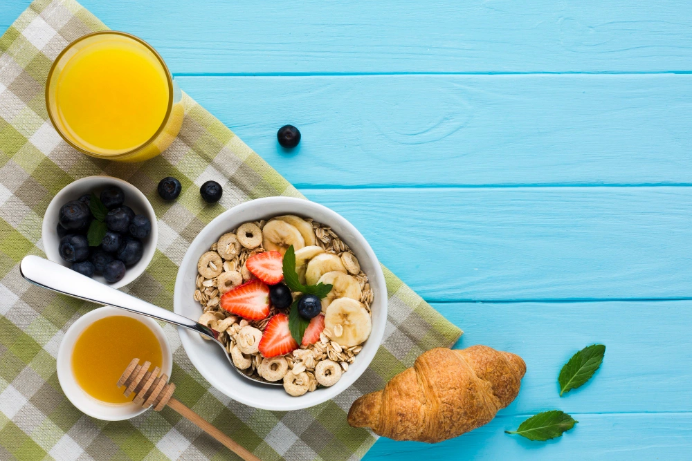 تناول فطورًا غنيًا بالعناصر الغذائية