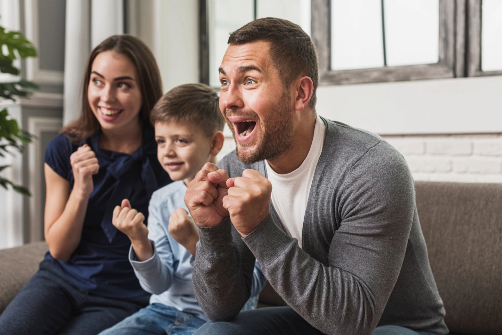 تعزيز العلاقات الاجتماعية بالضحك