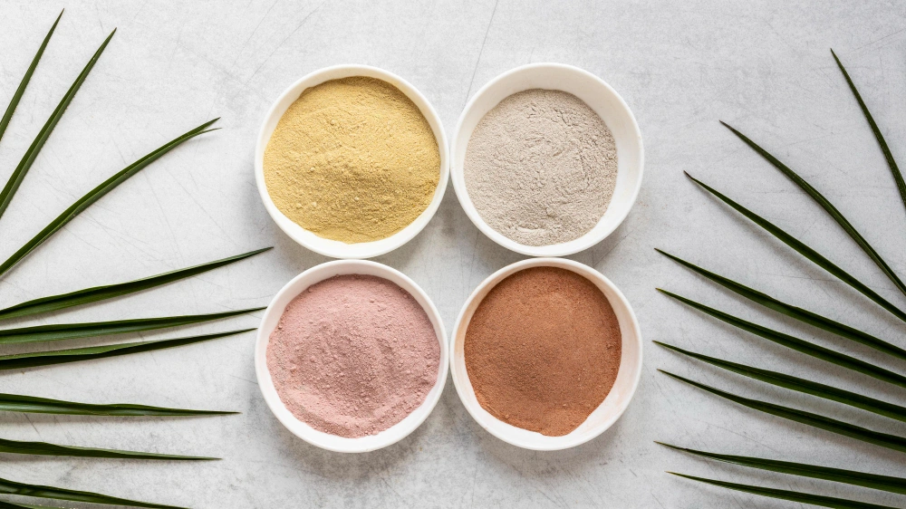 أفضل أنواع الطين للبشرة: فوائد مذهلة لكل نوع وكيف تختارين المناسب لك