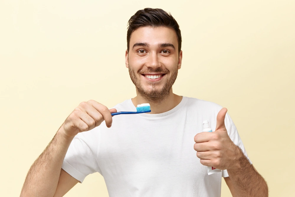 غسل الأسنان بالفرشاة لتبييضها