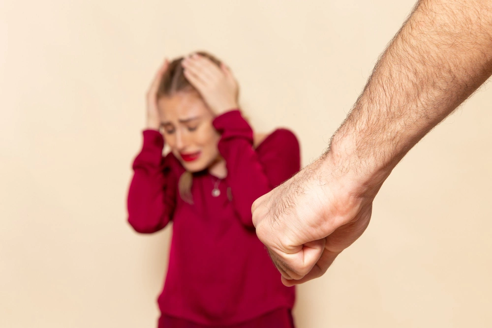 لماذا ينشأ العنف؟ الأسباب الخفية والنتائج الكارثية