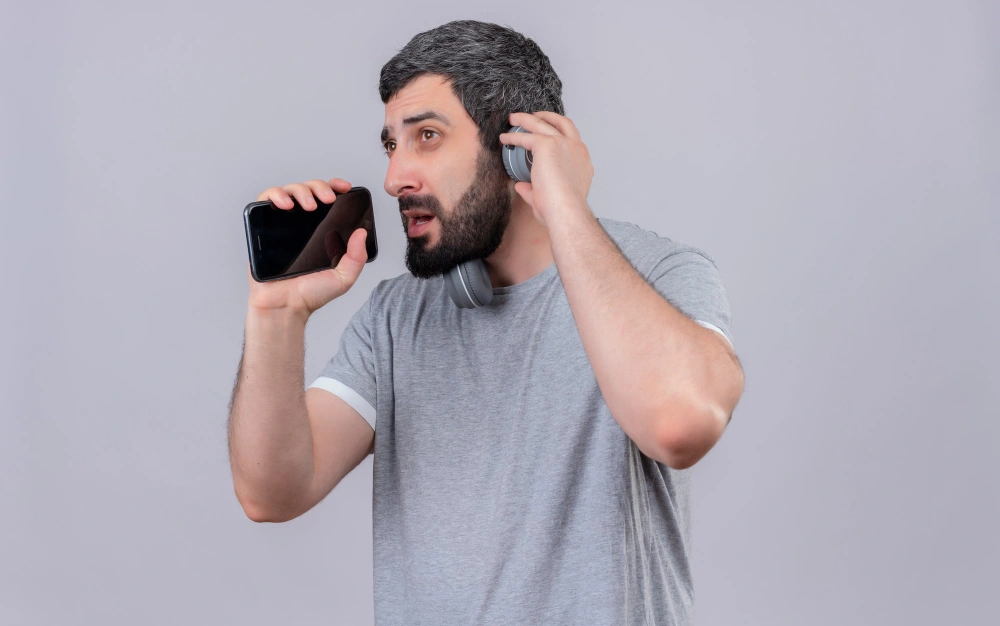 استخدام السماعة بدلا من وضع الجوال على الرأس