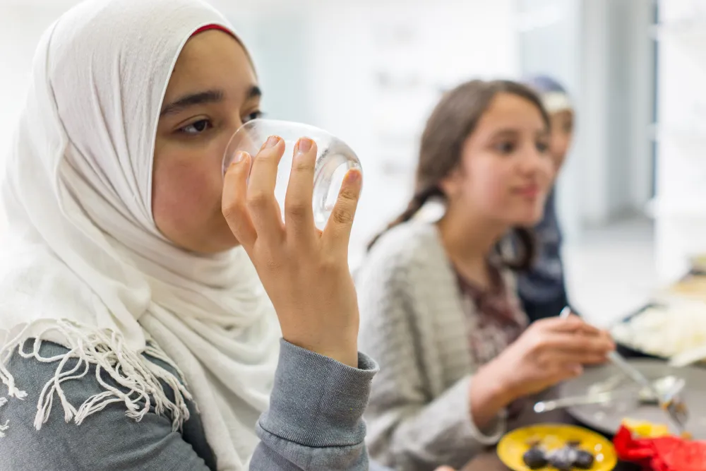 شرب الماء على الإفطار في رمضان