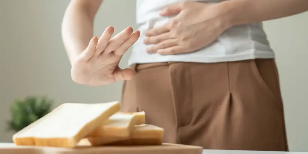 ما هو مرض السيلياك؟ دليلك الشامل للأعراض والعلاج بدون جلوتين