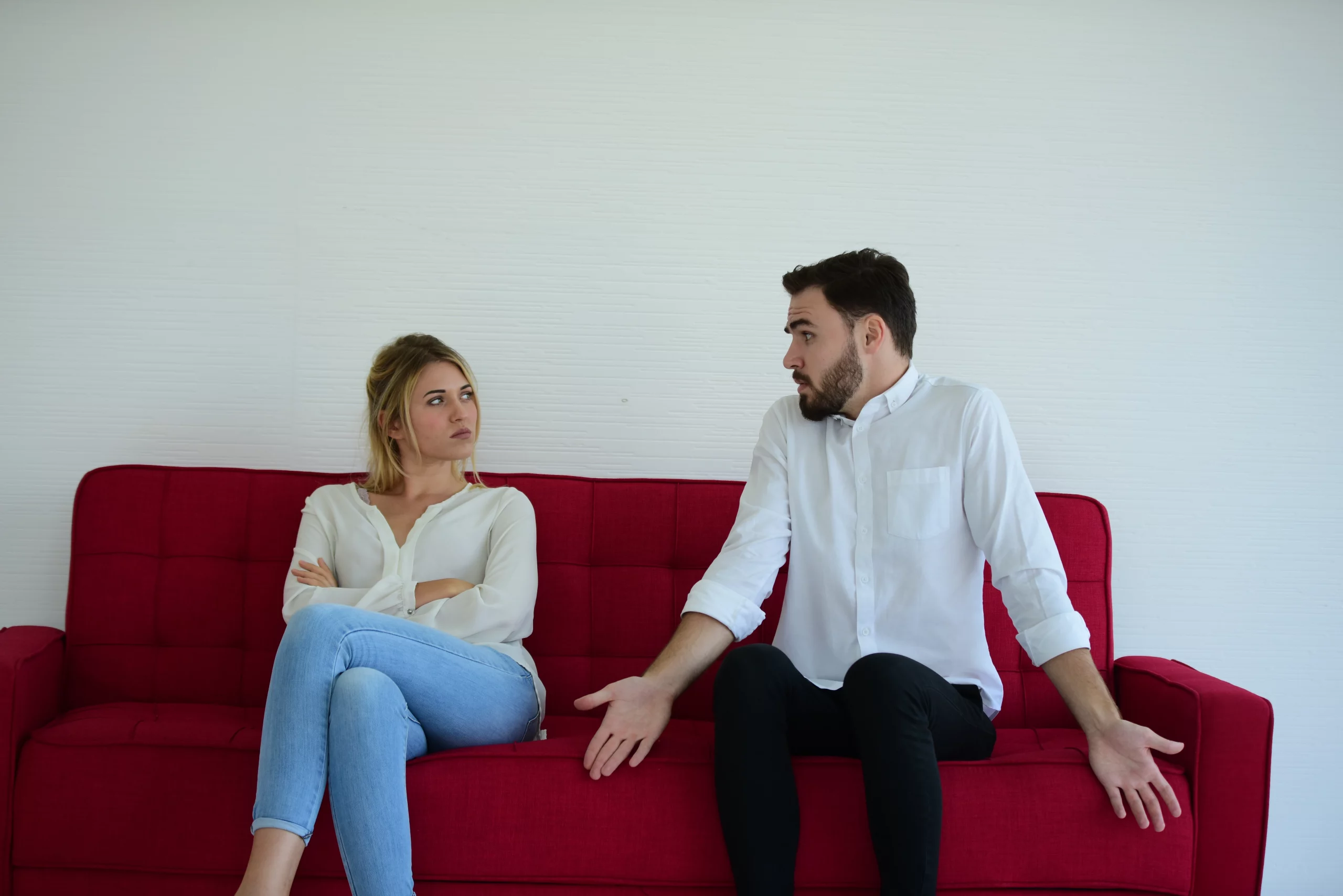 طرق التعامل مع الرجل المتردد في الزواج