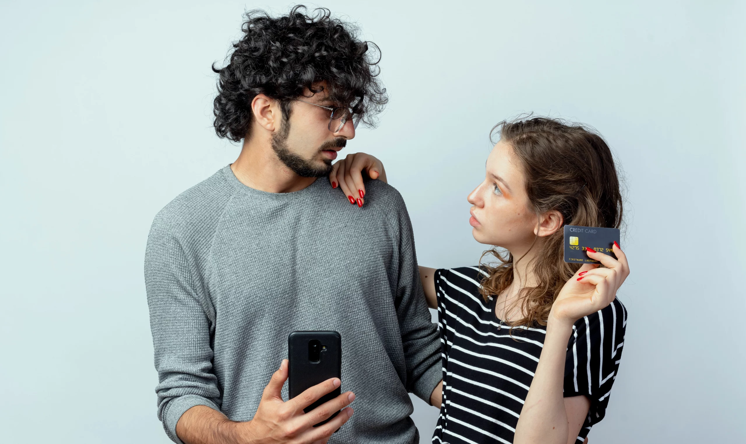 كيف أعرف الرجل الكاذب؟
