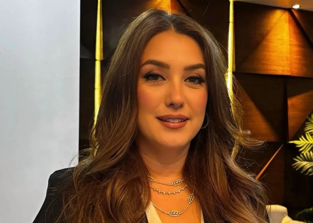 سبب ارتداء كندة علوش الرباط الضاغط