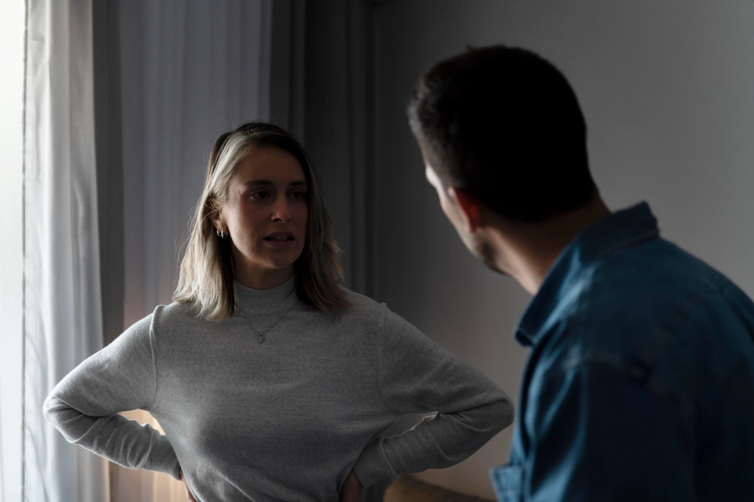 أكاذيبه لا تُخفى: دليلك لاكتشاف صفات الرجل الكاذب وطريقة التعامل معه
