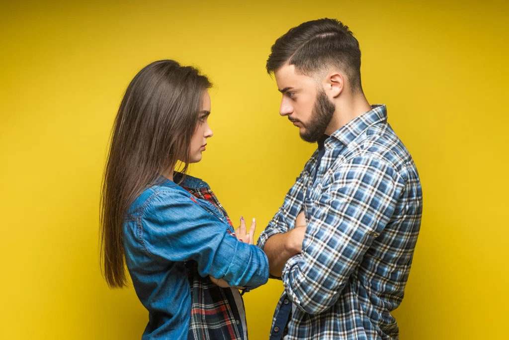 الرجل الشكاك: حب أم هوس؟ كيف تتعاملين مع غموضه وغيورته؟