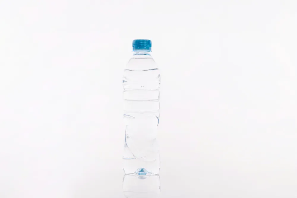 عبوة ماء بلاستيكية