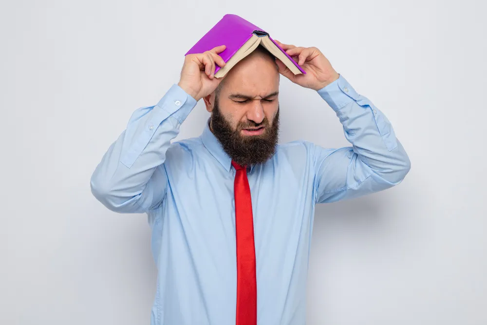 رجل يعاني من صعوبة التركيز