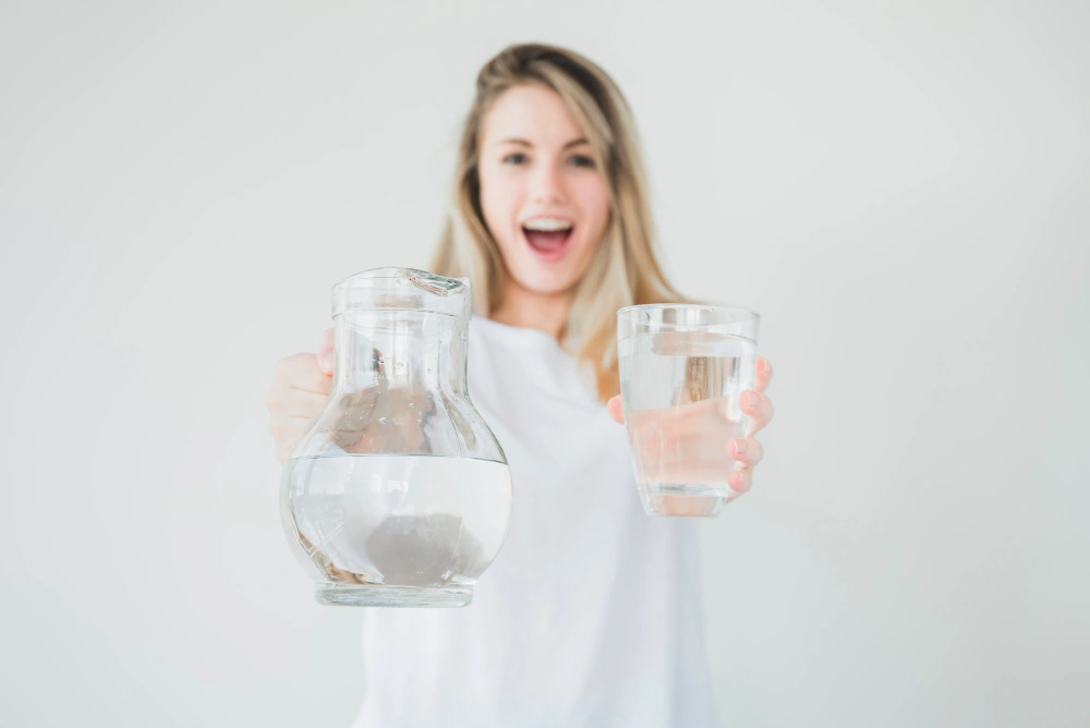 ما الذي تشربه فعليًا؟ 4 أنواع للماء تؤثر في جسمك أكثر مما تعتقد