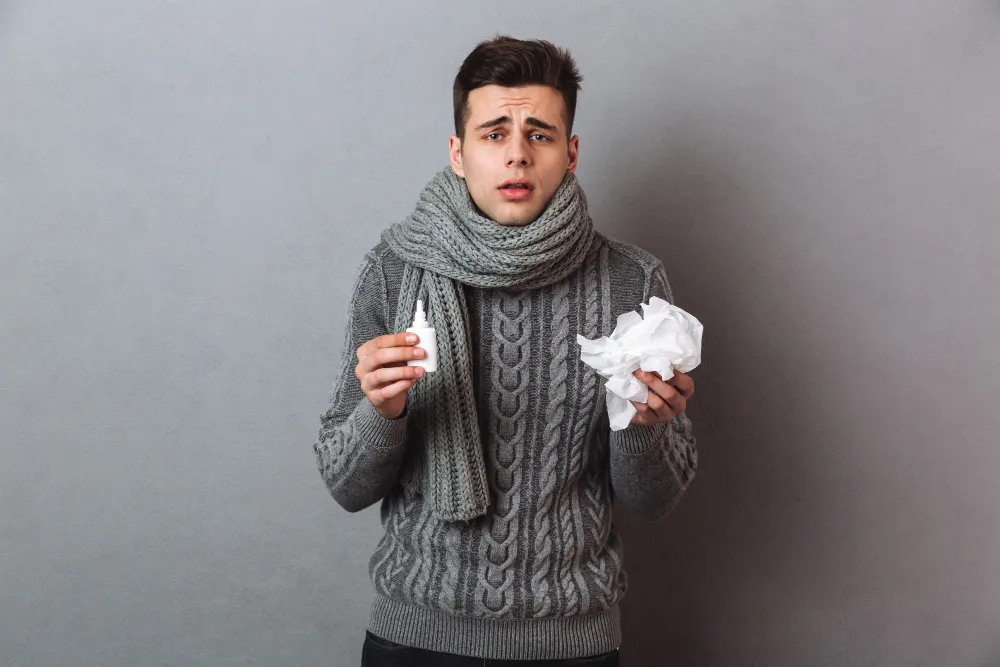 رجل يعاني من الانفلونزا