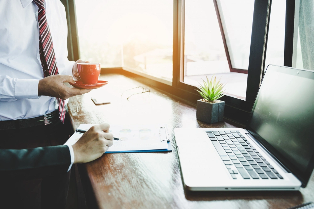 برج الدلو في العمل