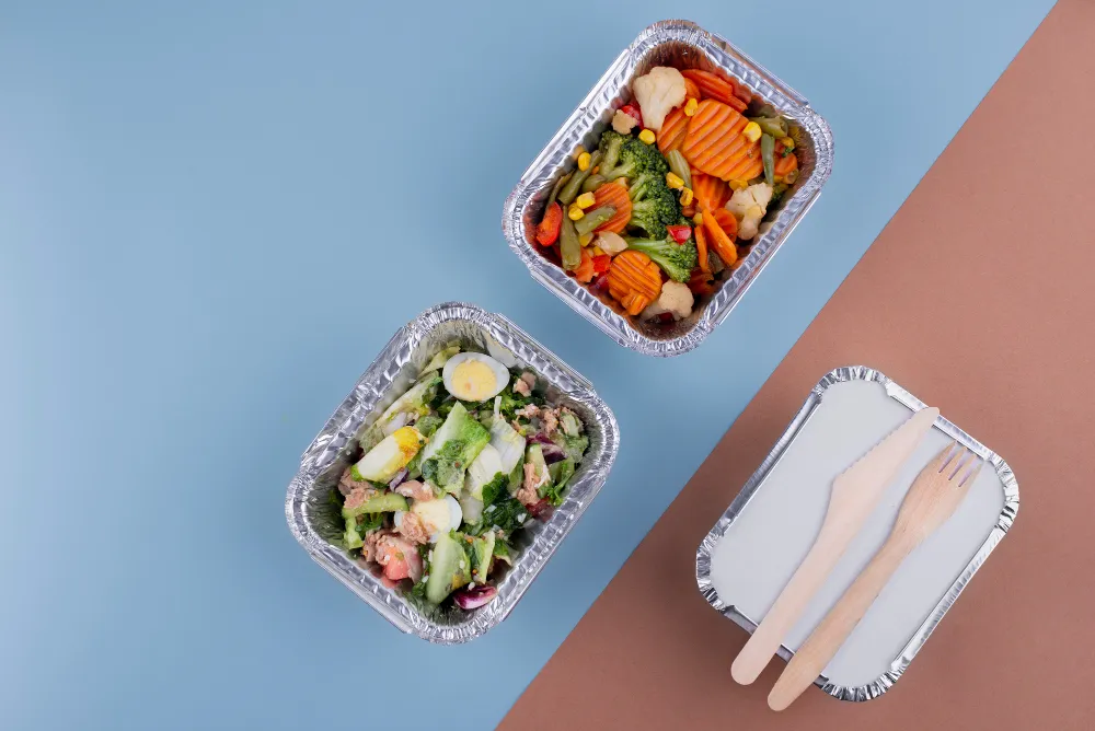 أطباق طعام من الألومنيوم