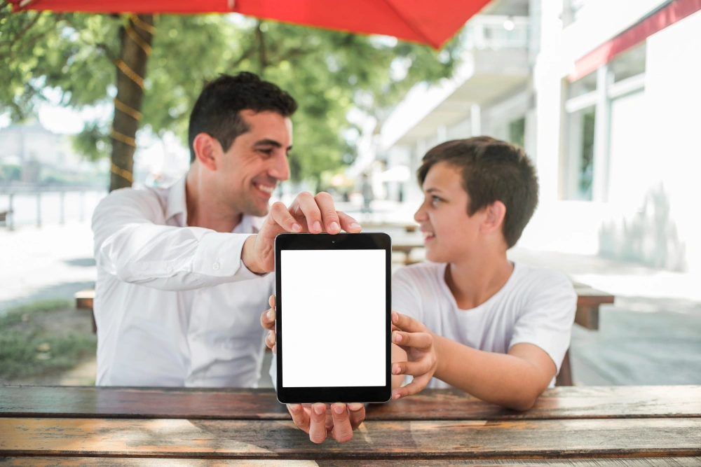 مشاركة الأطفال ما يتناولوه على الانترنت