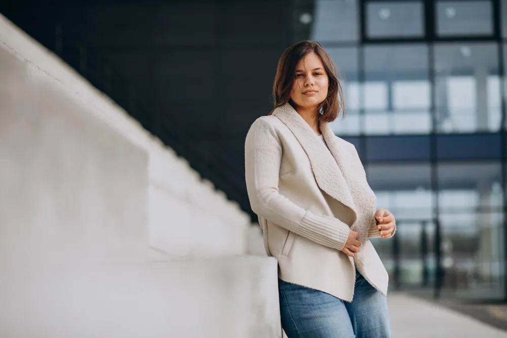 امرأة شابة واثقة من نفسها