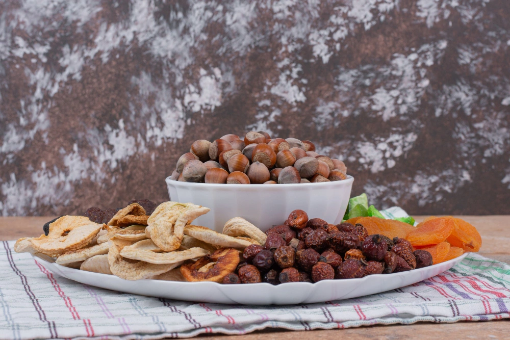 تمر وزبيب ومكسرات